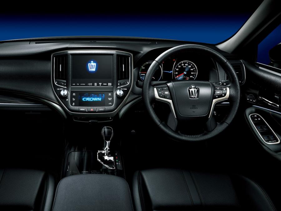 Торпедо Toyota Crown Hybrid Athlete (S210) 2012 года  (фото 12 из 19)